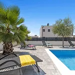 Stunning In With Wifi Holiday home *