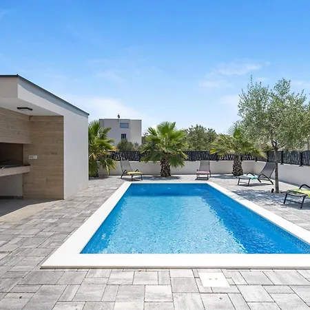 Holiday home Amazing In With Outdoor Swimming Pool