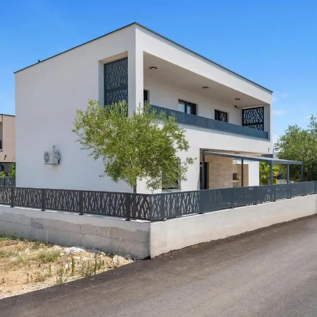 Holiday home Amazing In With Outdoor Swimming Pool Vodice