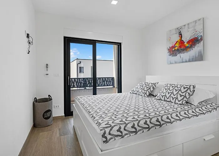 Сasa de vacaciones Stunning In With Wifi Vodice